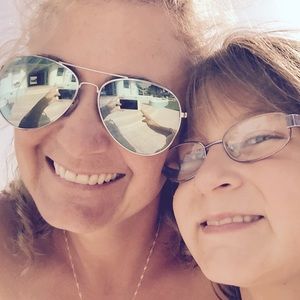 Meet your Posher, Pilar